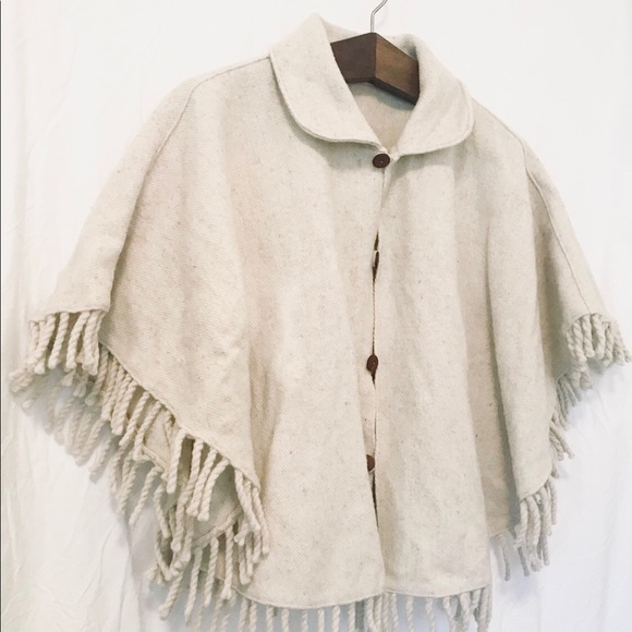 Vintage handcrafted wool poncho - Picture 7 of 10